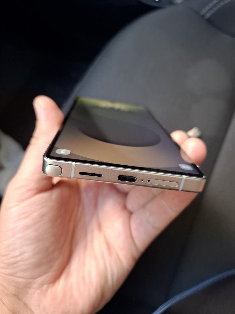 Vând Samsung S25 ultra nou