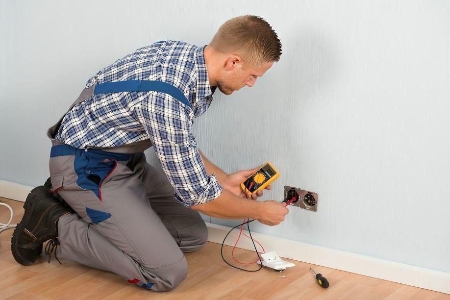 Услуга электрика Электромонтажника