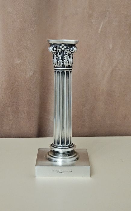 Архитектурен Сребърен свещник .