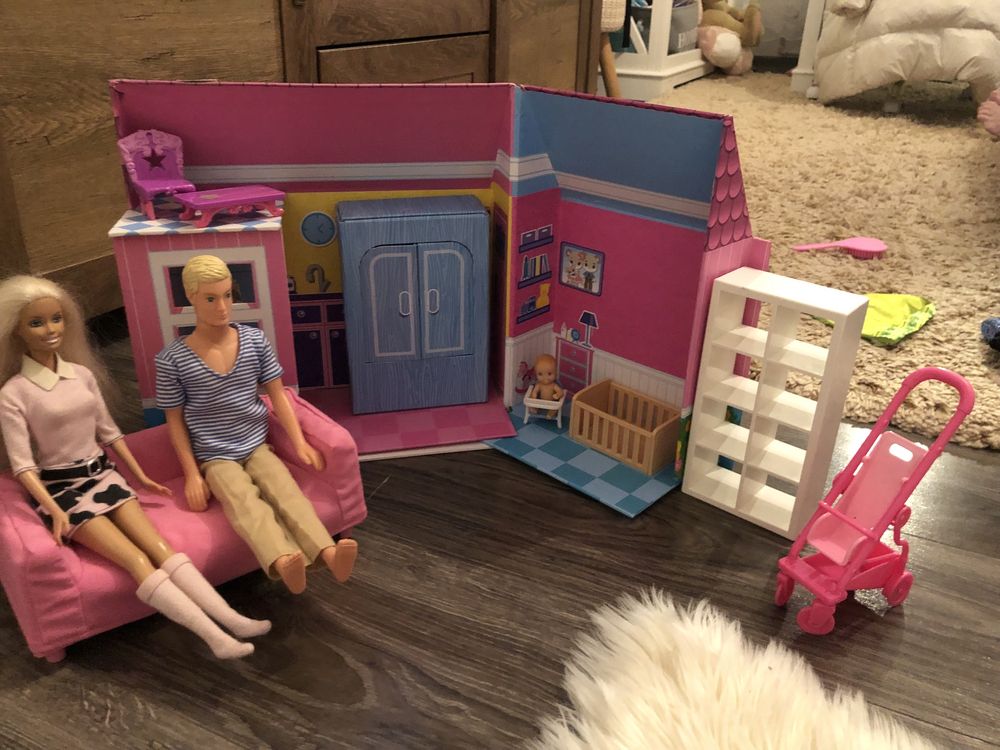 Papusi Barbie cu casuta si accesorii