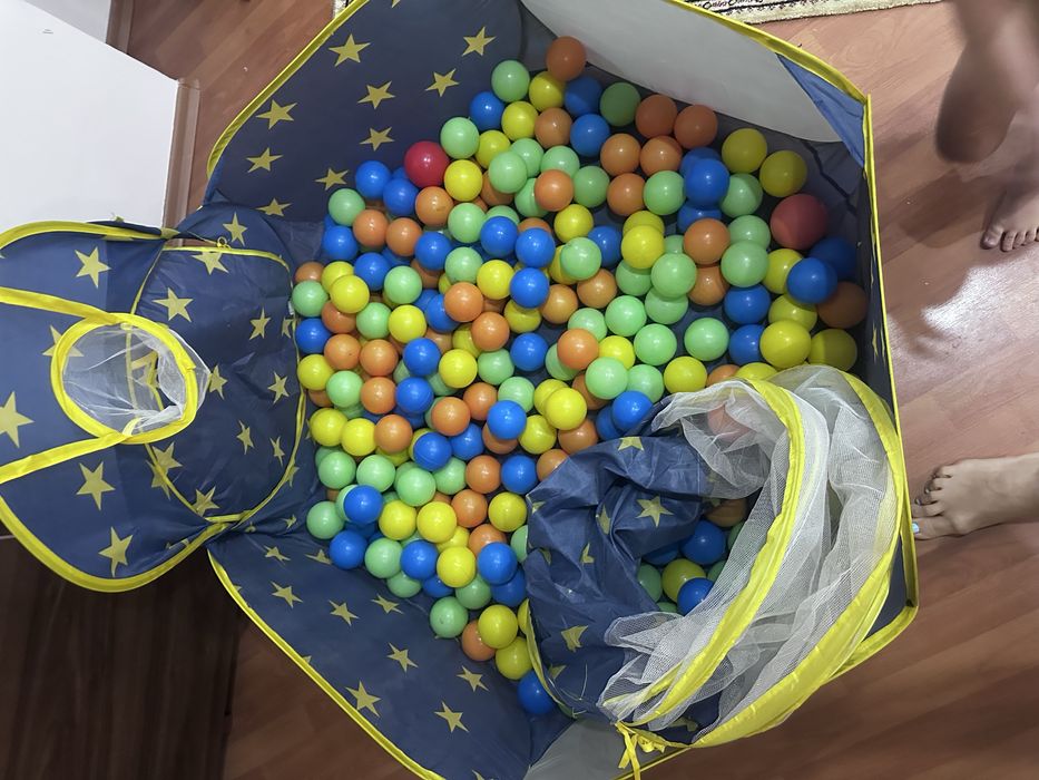 Сухой бассейн с шариками