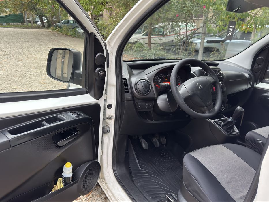 Peugeot bipper.