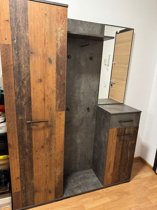 Vand mobilier hol