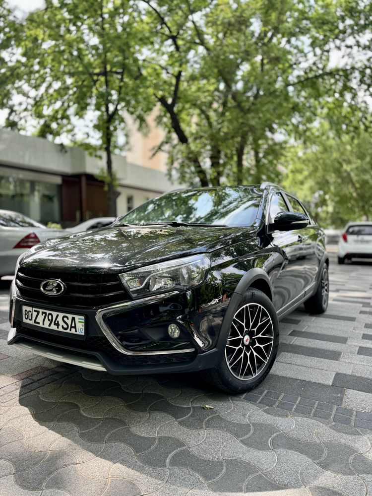 Lada vesta cross 2022yil 3 poz gaz bor metan