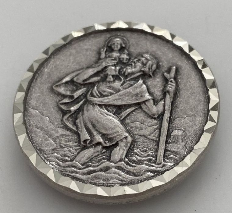 Magnetul din imagine îl înfățișează  pe Sfântul Cristofor