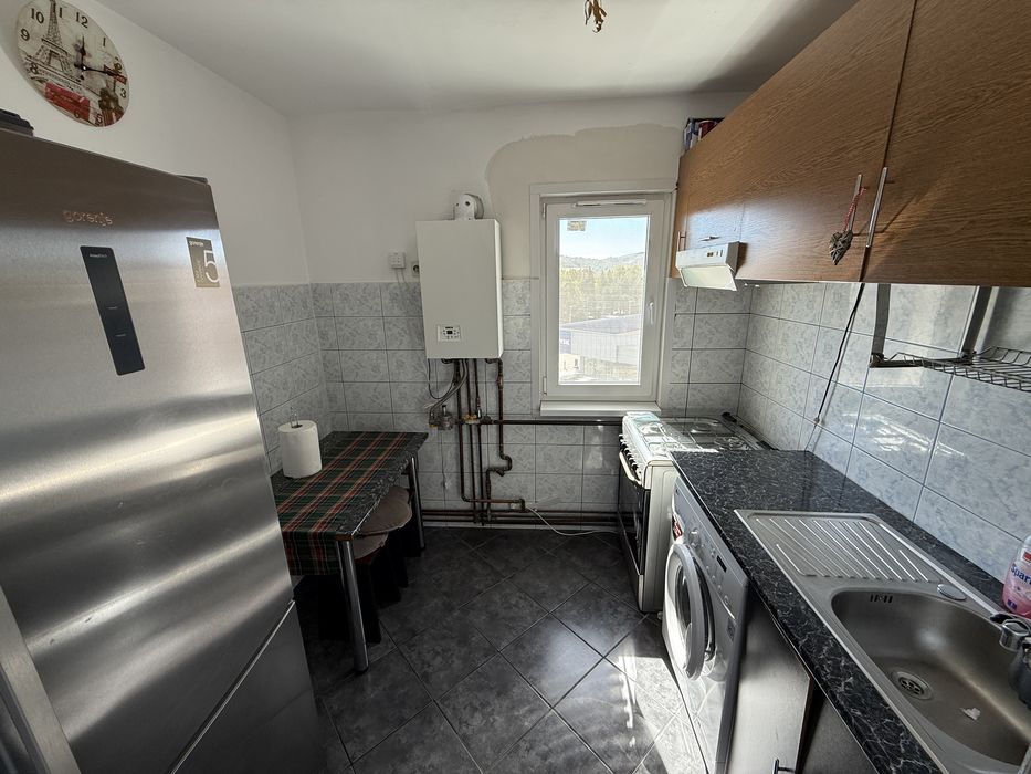 Apartament 3 camere 3/4 Vălenii de Munte