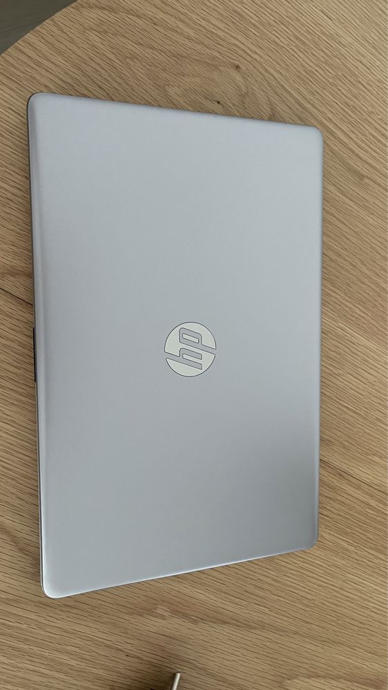 Vând Laptop HP 250 G7 - stare excelenta