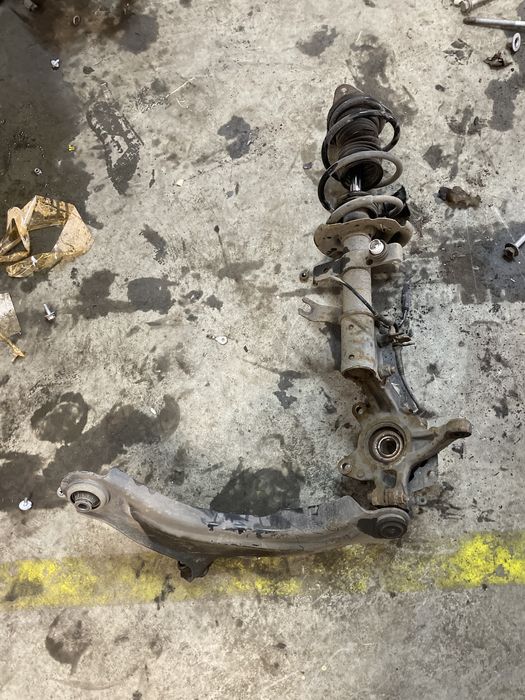 fuzeta cu amortizor dreapta fata renault clio 4 1.2 benzina 2016