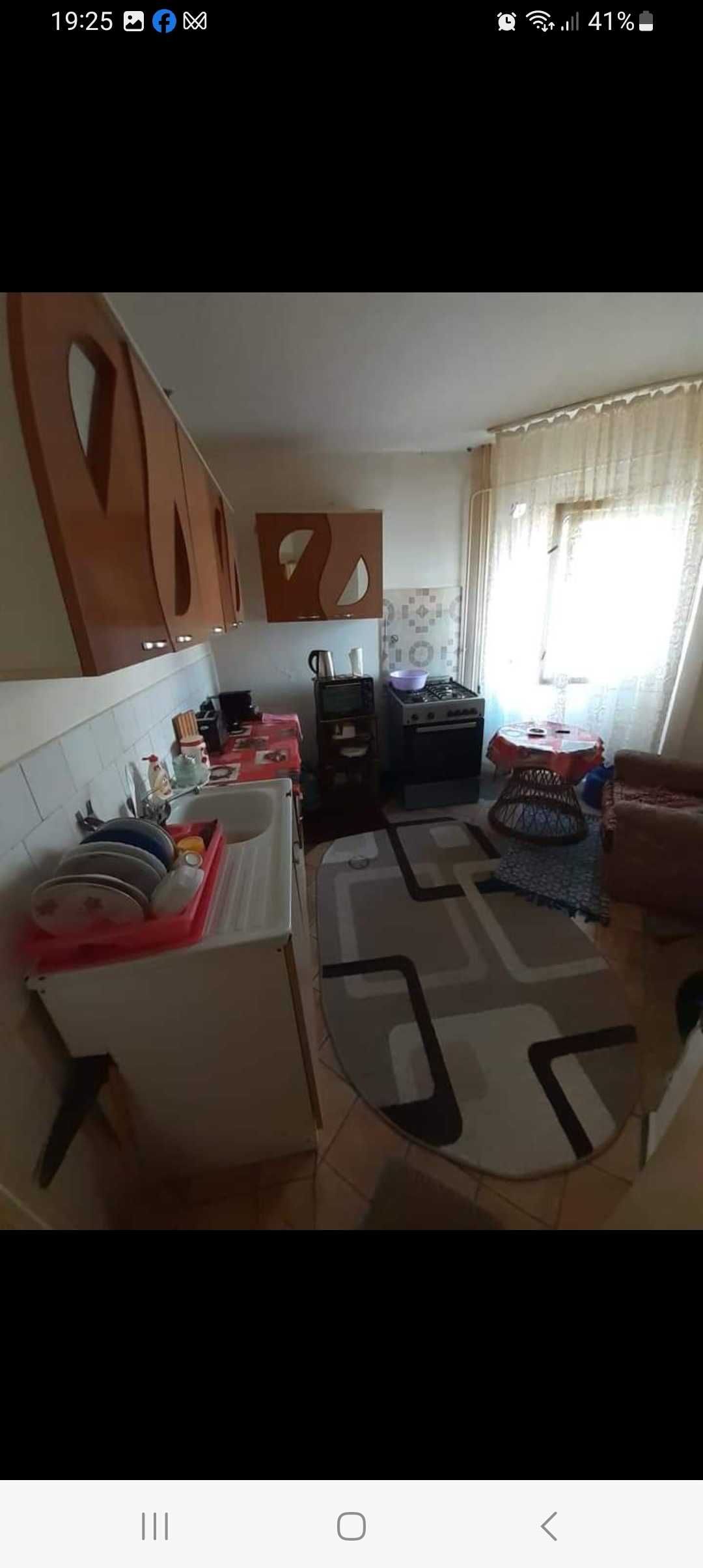 Vand apartament zona serconf in spate la mol