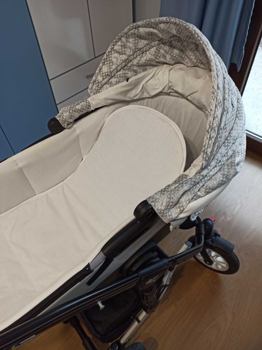 Бебешка количка с два коша