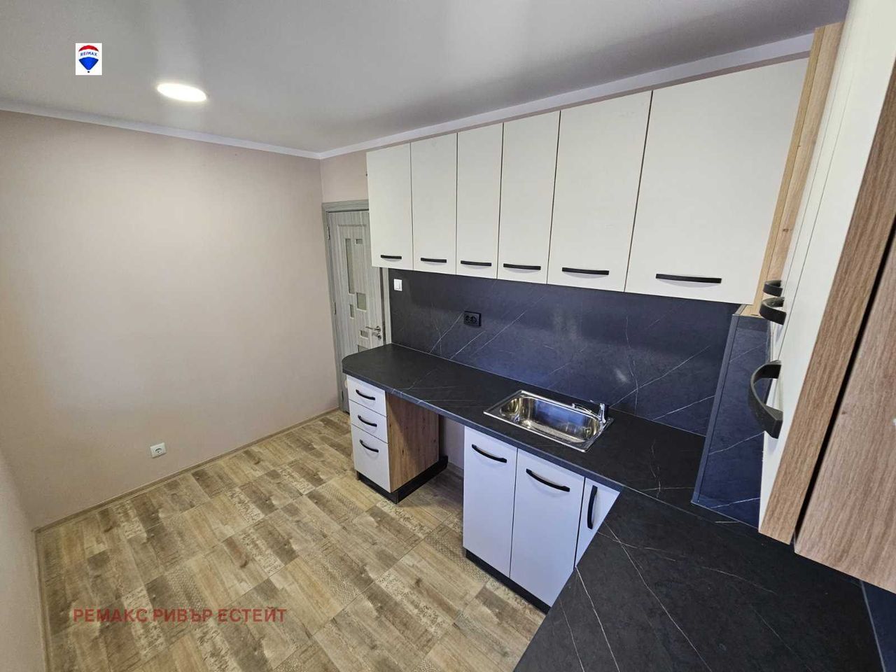 Продава се Двустаен апартамент в Русе, Здравец Изток - 62 кв.м за 1363 €/кв.м - Снимка #1