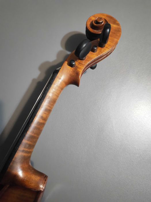 Vând vioara copie Antonio Stradivarius