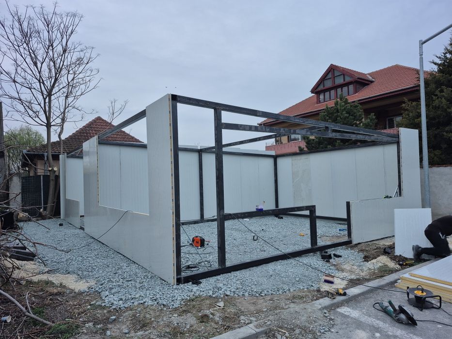 Construiesc case modulare și garaj