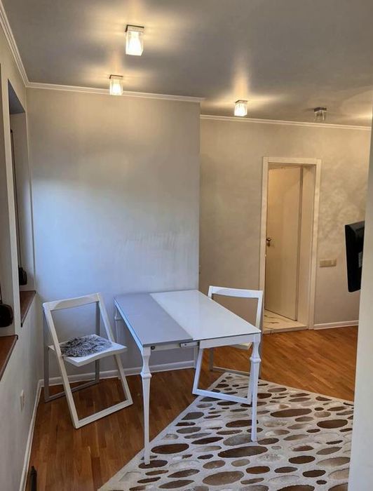 Дава се под наем Едностаен апартамент в Пловдив, Кършияка - 40 кв.м за 375 € - Снимка #2