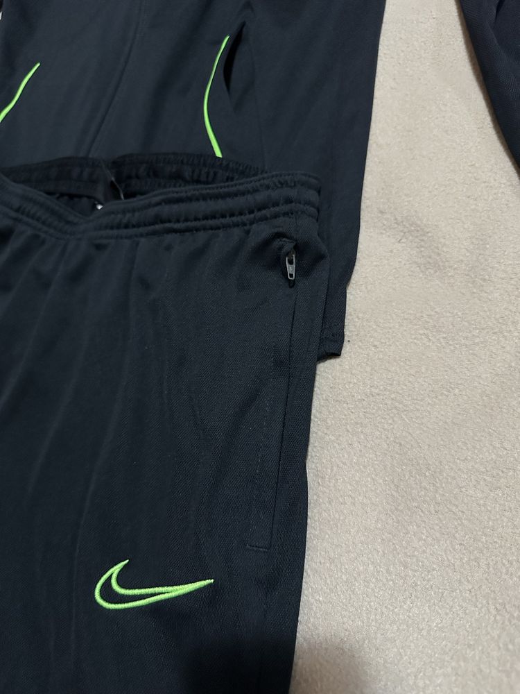 Nike спортен екип