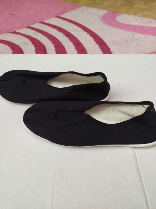 Обувки, маратонки