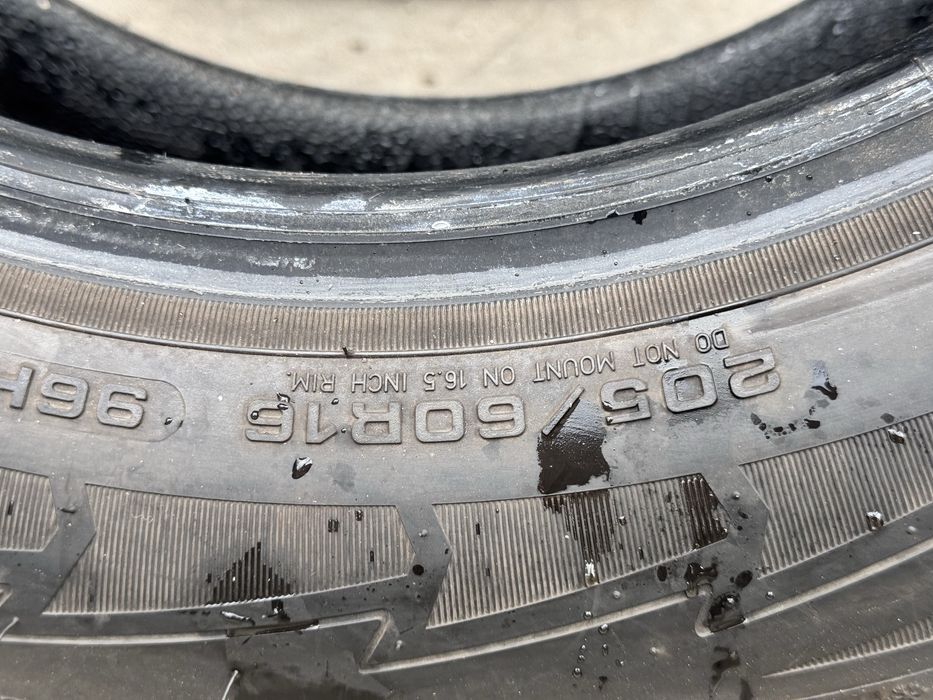 205/60/R16 Goodiyear UltraGrip 4бр зимни dot5018 Run Flat