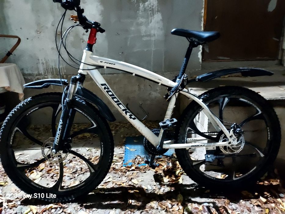 Почти новый не давно купил 3 месяц назад не ездил