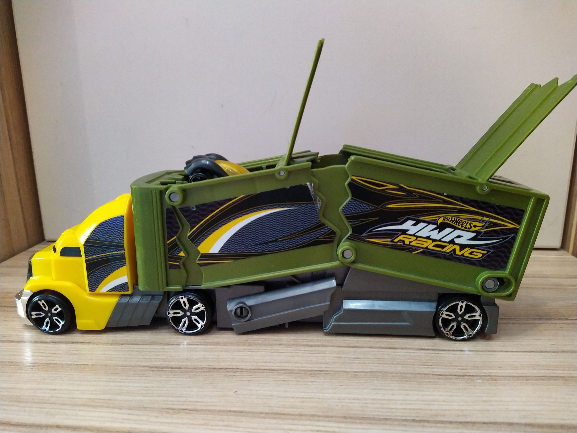 Камион за катастрофи Hot Wheels