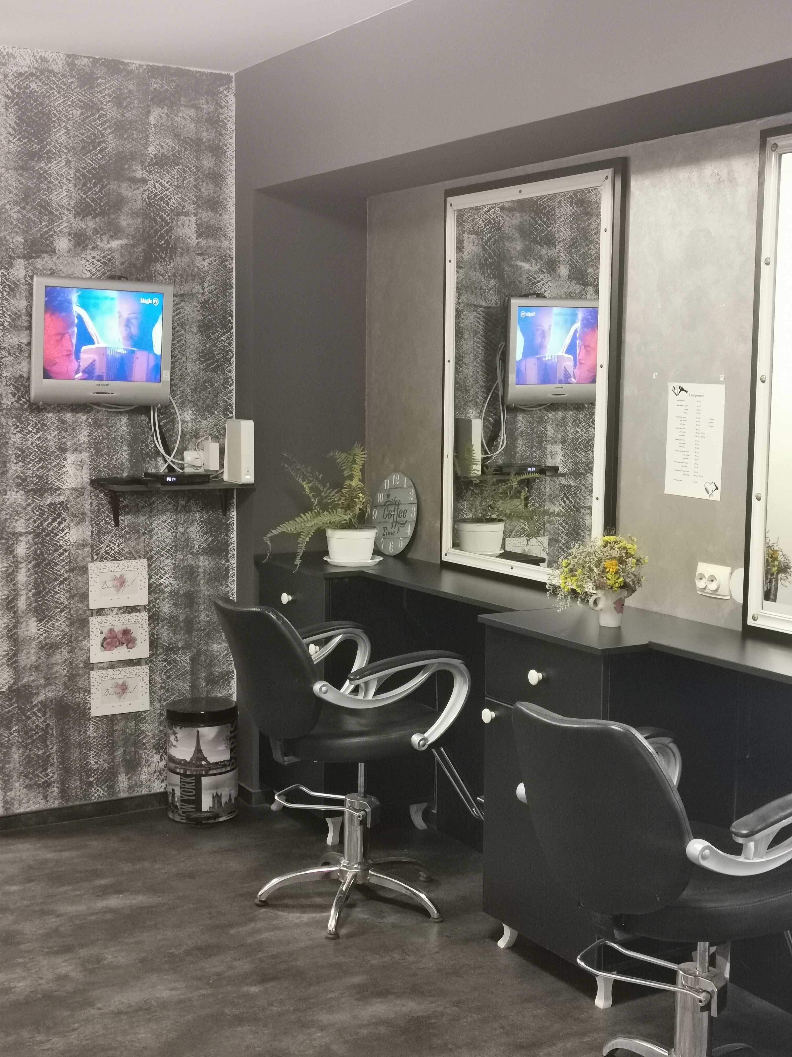 Post de coafor și cosmetică