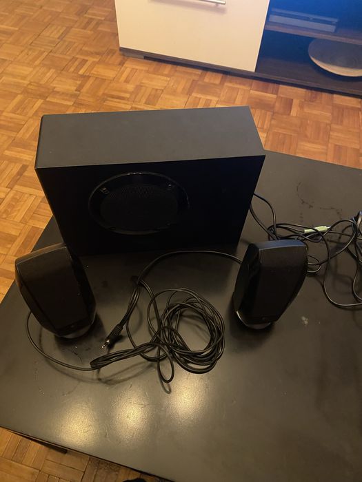 Logitech S-220 2.1 – Boxe + Subwoofer – Sunet clar și bass puternic