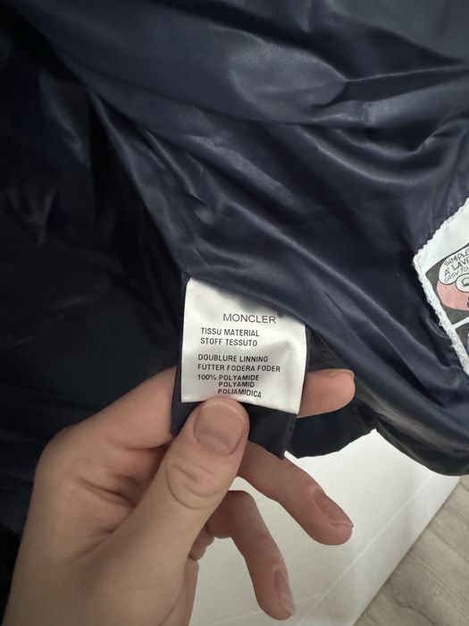 Яке Moncler.
