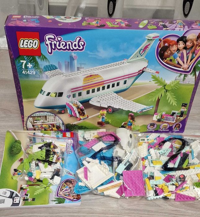 LEGO Friends - Avionul Heartlake City 41429, 574 piese