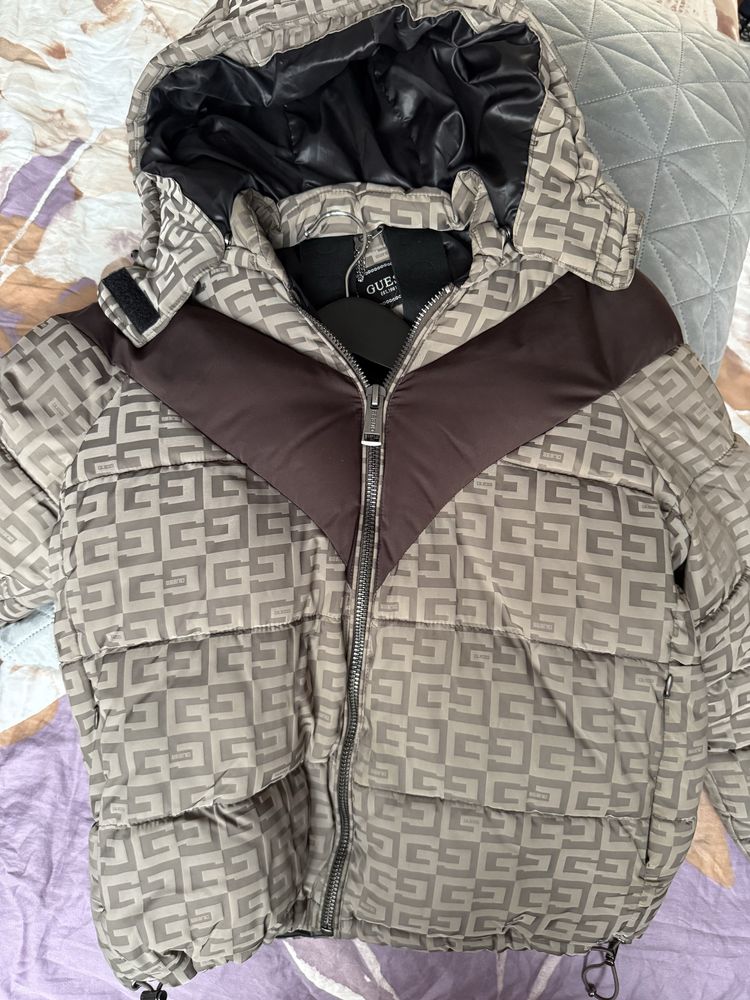 Есенно Яке Guess