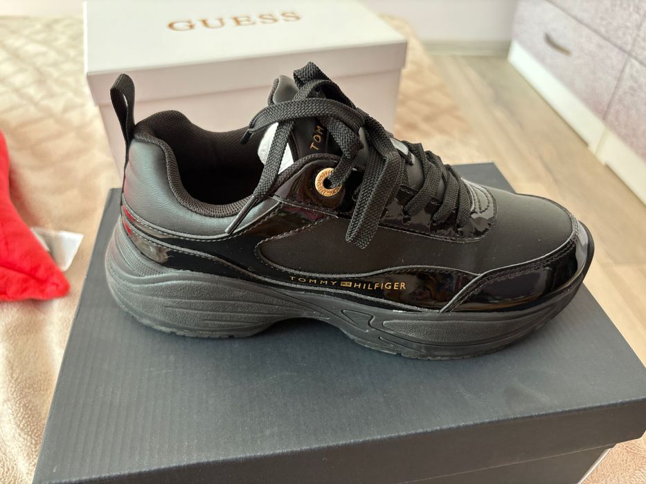 Маратонки Guess  и Tommy Hilfiger