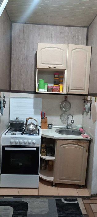 Юнусабад 4, 2/2/4 продаётся квартира не торец, 1,5\6 балкон