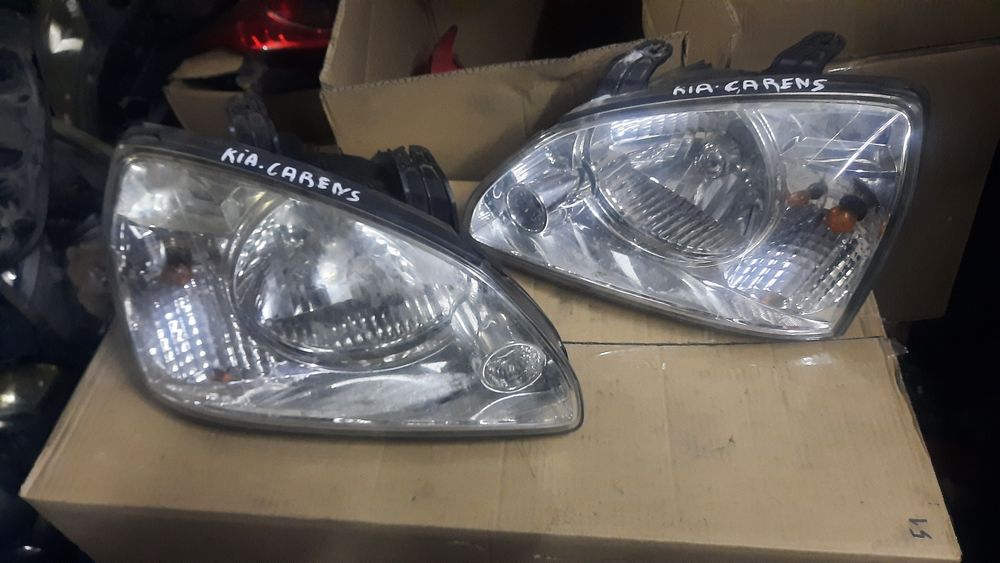 Kia Carens - оригинален фар