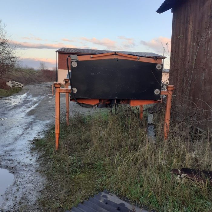 Vând camion si Sărăriță