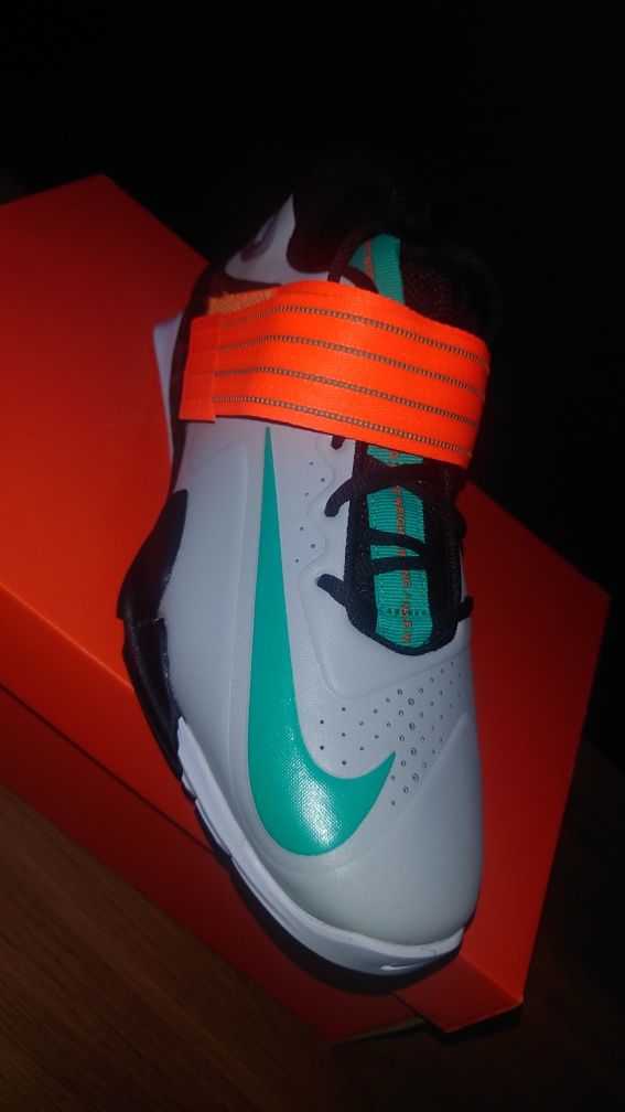 Фитнес обувки Nike Savaleos NEW