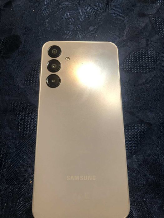 Vând sau schimb cu un iphone