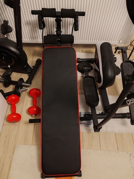 Bancă abdomene cu gantere