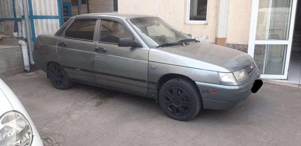 Продаю мушину Lada 2110