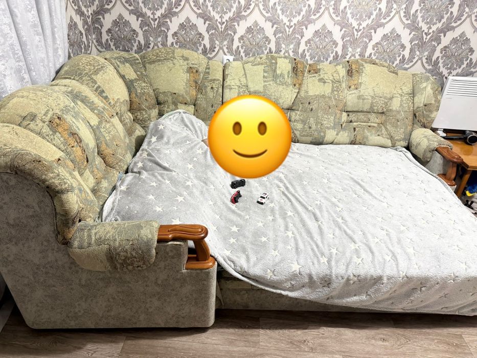 Угловой диван,в хорошем состоянии