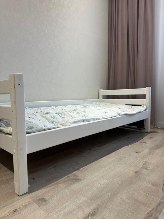 Кровать 190х80 с матрасом.