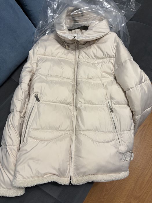 Продам зимний пуховик белого цвета