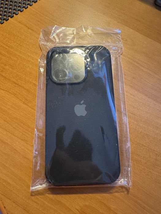 Vand 3 Huse Noi Iphone 15 Pro