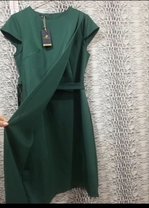 Продам платье новое р-р 44-46