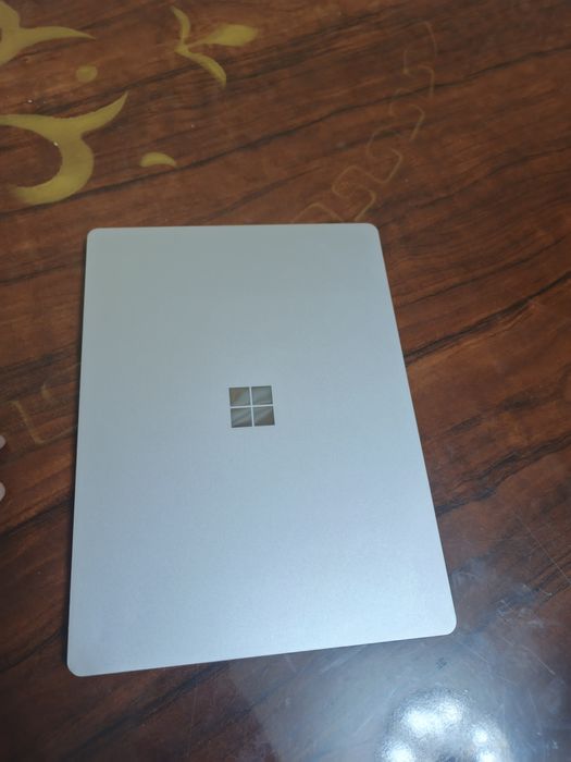 Microsoft Surface 3(15-inch) noutbuk sotiladi