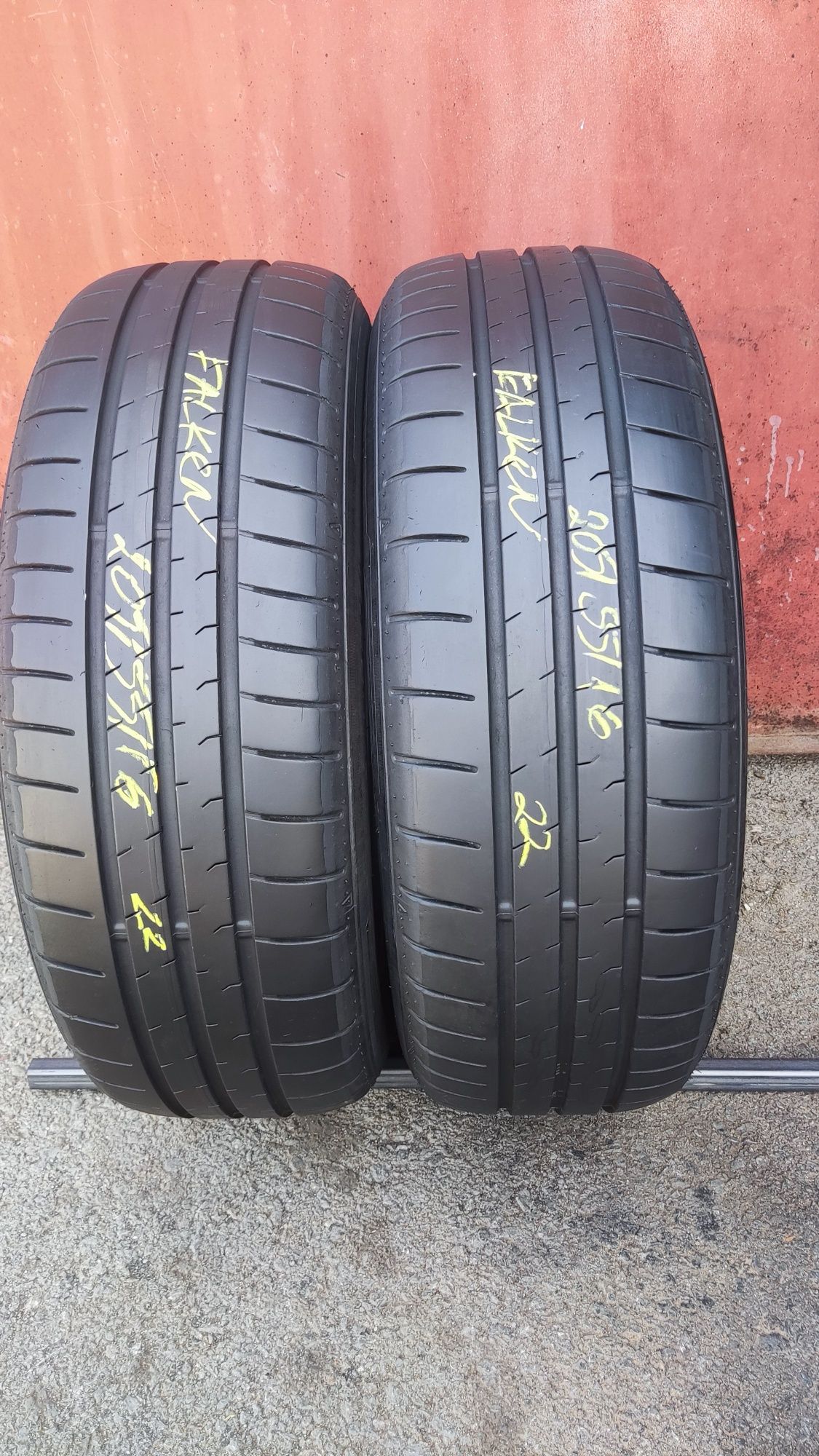 2бр. летни гуми 205/55/16 Falken, дот5023
dot22
6.7mm 
Добро състояние