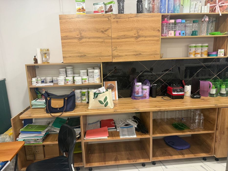 Кухонный гарнитур 6 метров  В хорошем состоянии пользовались 6 месяцев