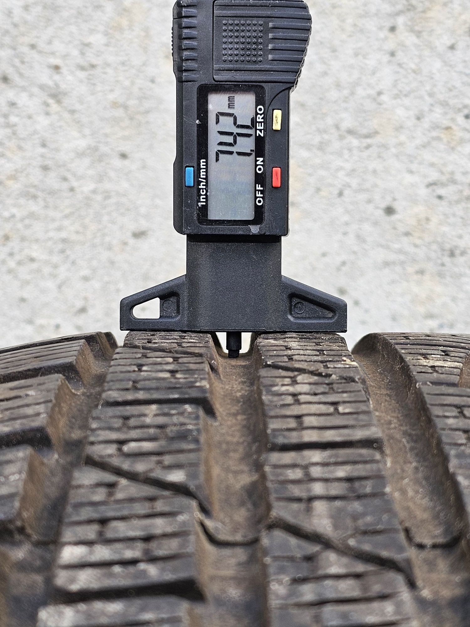Vând o anvelopa de iarna pirelli 225 50 17 dot  3620