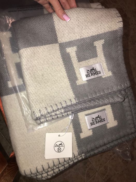 Hermes одеало и възглавница