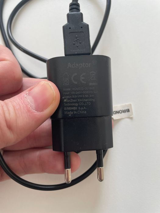 Vand incarcatoare si cabluri pentru telefoane mobile sau tablete