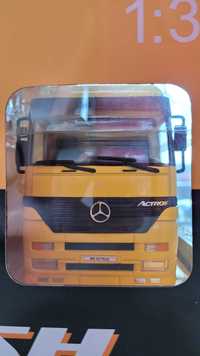 Welly Super Hauler Mercedes-Benz Actros 1:32