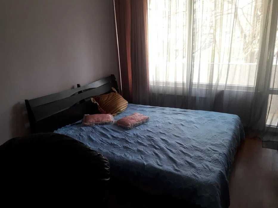 Дава се под наем Тристаен апартамент в Бургас, Лазур - 100 кв.м за 600 € - Снимка #2