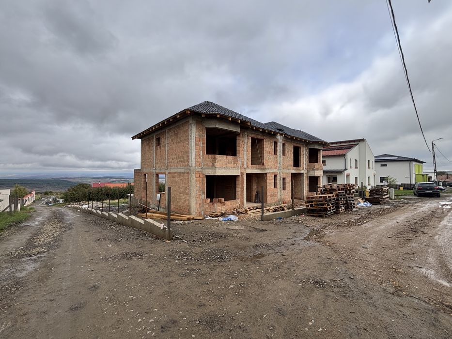 Vand casa duplex sat Gheorghieni 168mp utili, 600mp teren